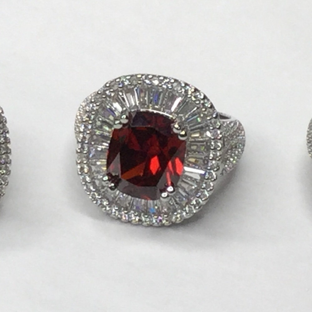 🔥Sparkly!!! Beautiful party ring Red and gorgeous classy sexy